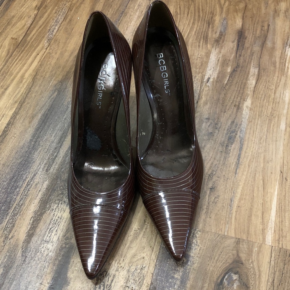 BCBG brown pinstriped heels
